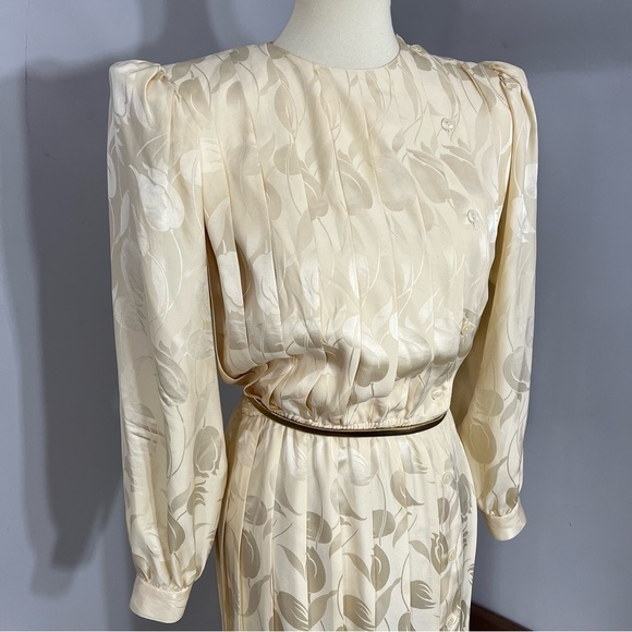 Vintage Cream Long Sleeve Dress - Picture 8 of 8